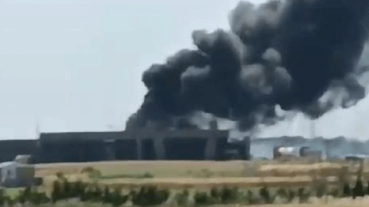 Son dakika! Silivri'de fabrika yangını: Ekipler olay yerine sevk edildi - 1. Resim