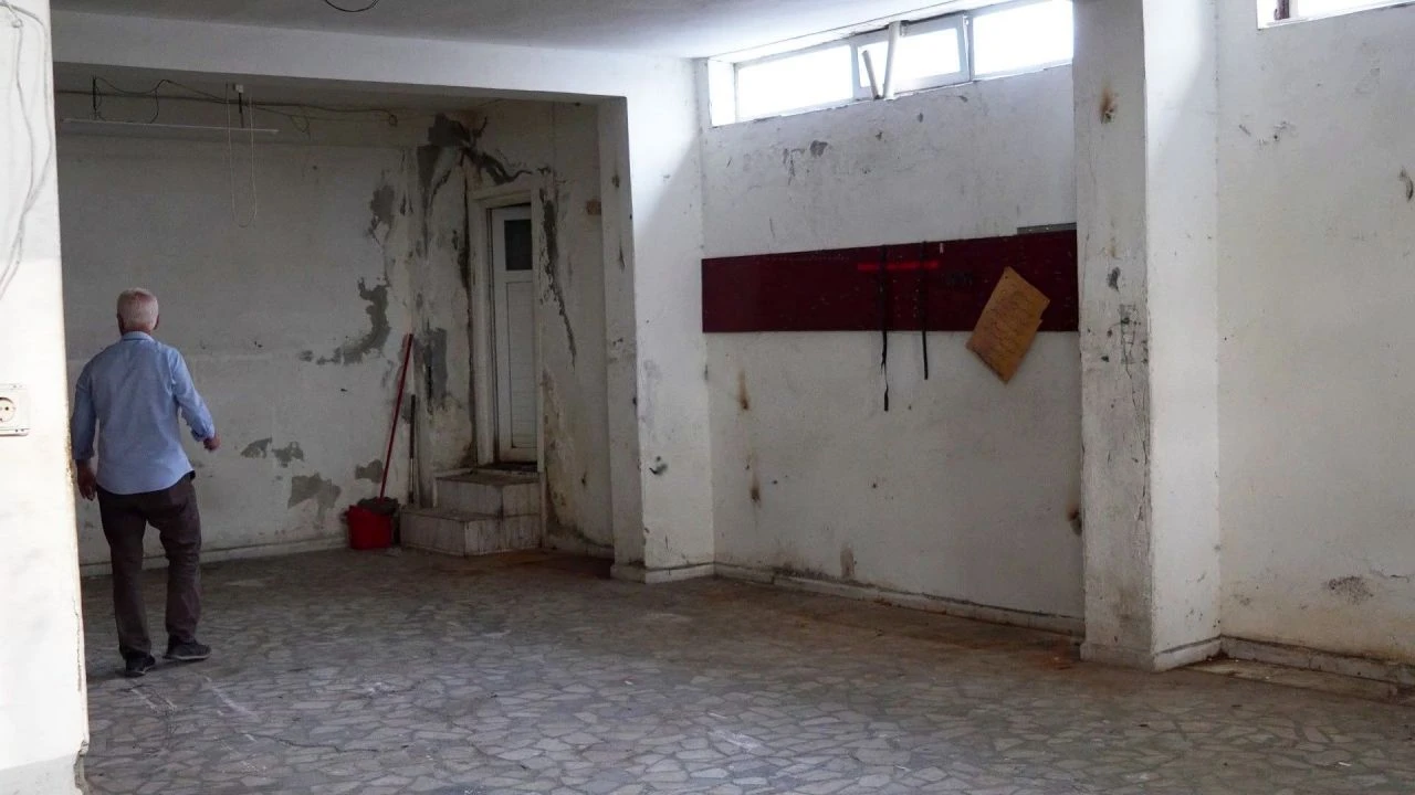 Bahçelievler'de binanın kolonları patladı! İş yeri sahibinden akılalmaz istek!