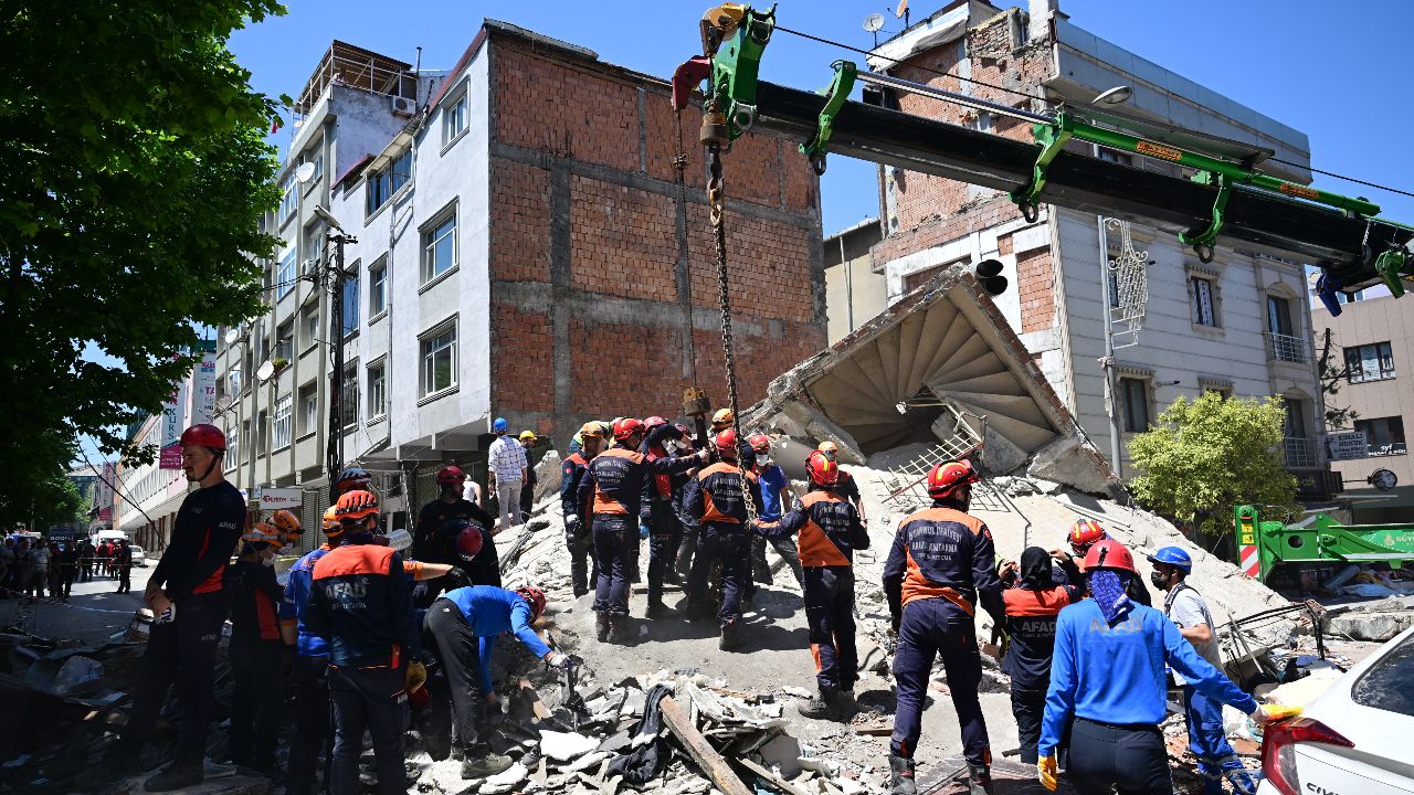 Çöken binanın kolonunun kesildiği iddia edilmişti... Bilirkişi raporu ortaya çıktı!