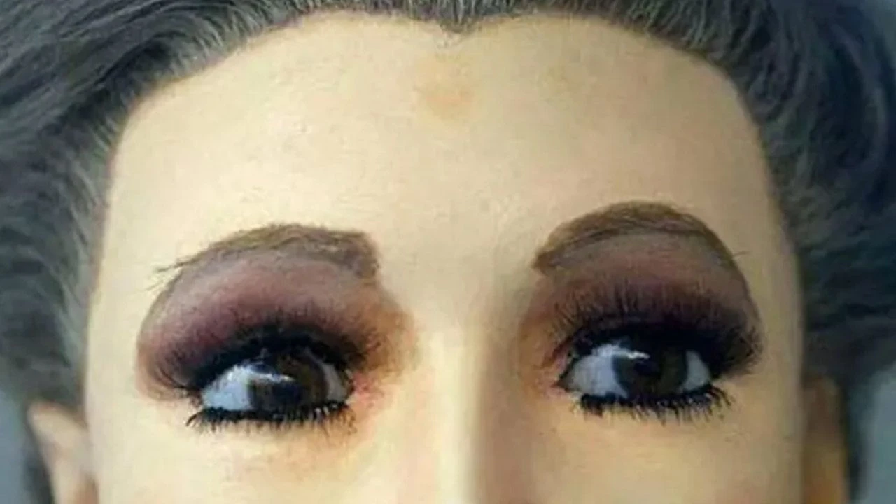 Korkunç iddia! Ölen kızını mumyalamış... 'Bizi takip ediyor hatta geceleri canlanıyor' - 3. Resim