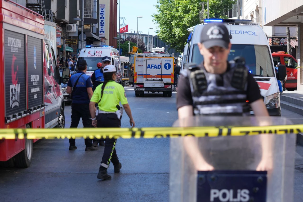 Küçükçekmece'de çöken binayla ilgili yeni gelişme! Bina sahibinin ifadesi ortaya çıktı! - 2. Resim