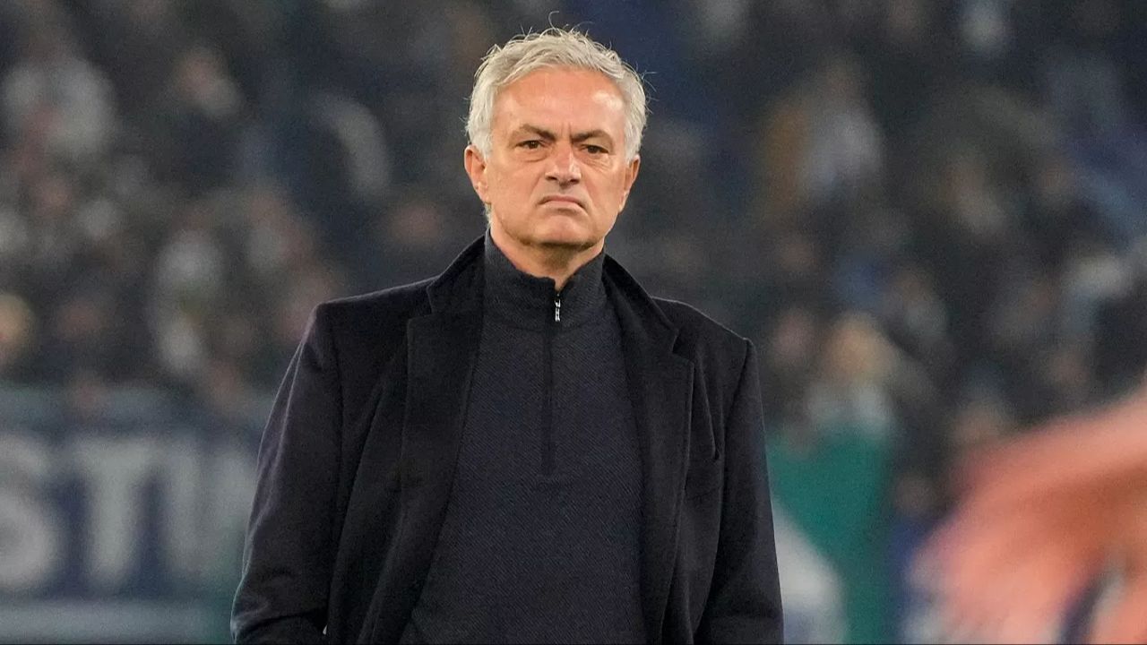 Fenerbahçe, 2 yıllık sözleşme imzaladığı Portekizli Jose Mourinho&#039;ya yıllık 10,5 milyon euro maaş verileceğini açıkladı