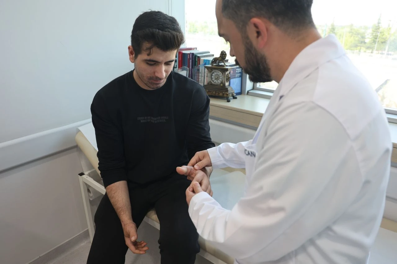 Konya'da şaşkınlık verici operasyon! Kopan parmaklarının yerine öyle bir şey diktiler ki! - 1. Resim