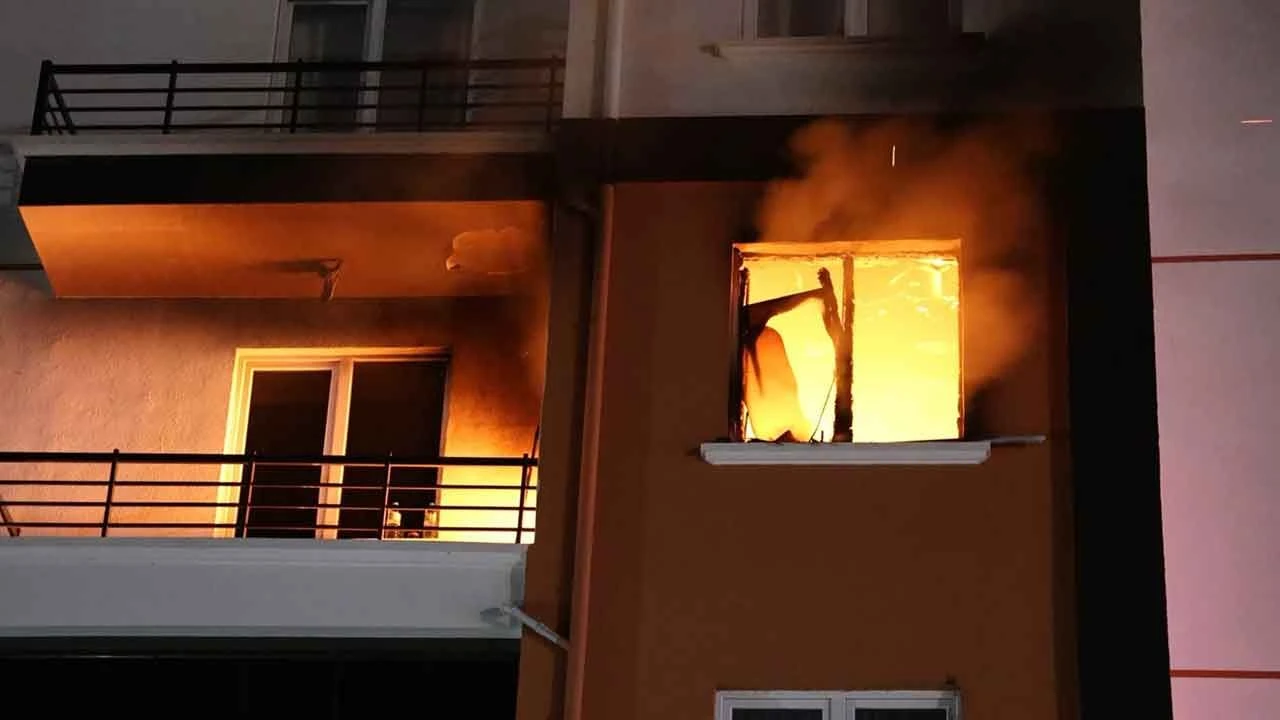 Öfkeli koca dehşeti! Eşiyle tartıştı, evi ateşe verdi