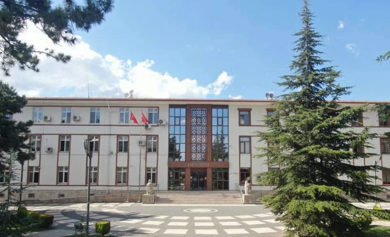 Öğrenci fenalaşınca okul müdürünü zincirle dövdüler! O anlar kaydedildi - 2. Resim