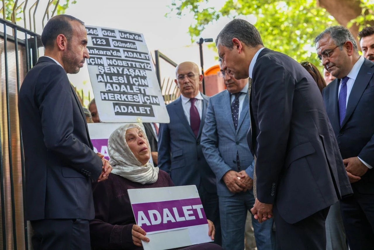 Özgür Özel, Emine Şenyaşar ile görüştü: "Cumhurbaşkanı Erdoğan geldiğinde ileteceğim"