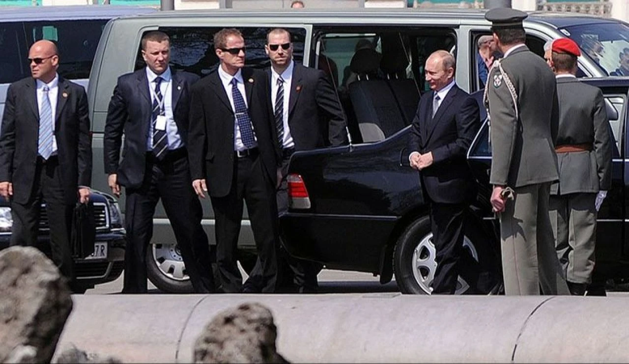 Putin korumalarını bile kandırıyor! Silahlı dalgıçlar kiraladı - 2. Resim