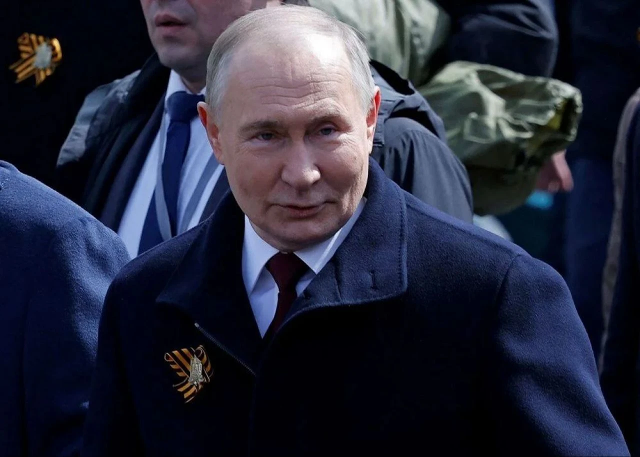 Putin korumalarını bile kandırıyor! Silahlı dalgıçlar kiraladı - 1. Resim