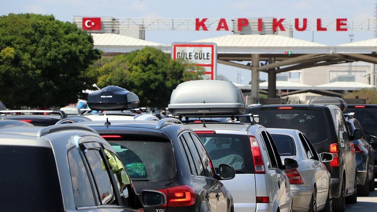 Bayram öncesi yoğunluk başladı! Gurbetçiler akın akın geliyor