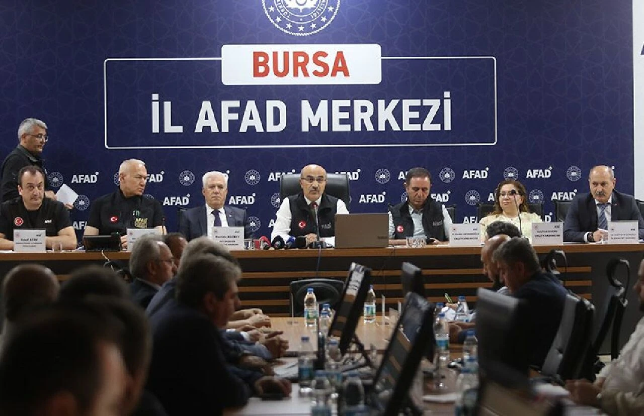 Bursa'da 6,7 büyüklüğünde deprem: 5 ilde gerçekleşti, tatbikatı bile korkuttu - 1. Resim