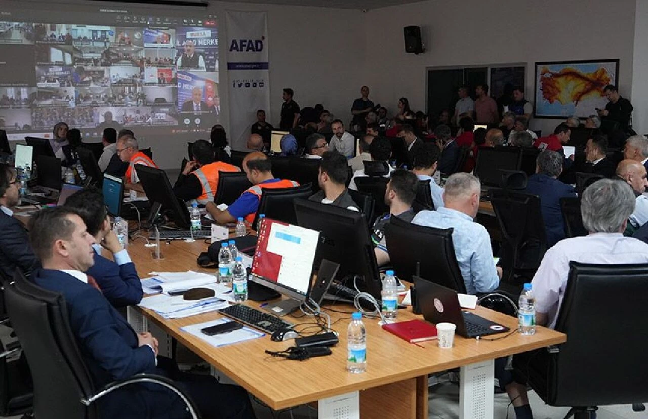 Bursa'da 6,7 büyüklüğünde deprem: 5 ilde gerçekleşti, tatbikatı bile korkuttu - 2. Resim