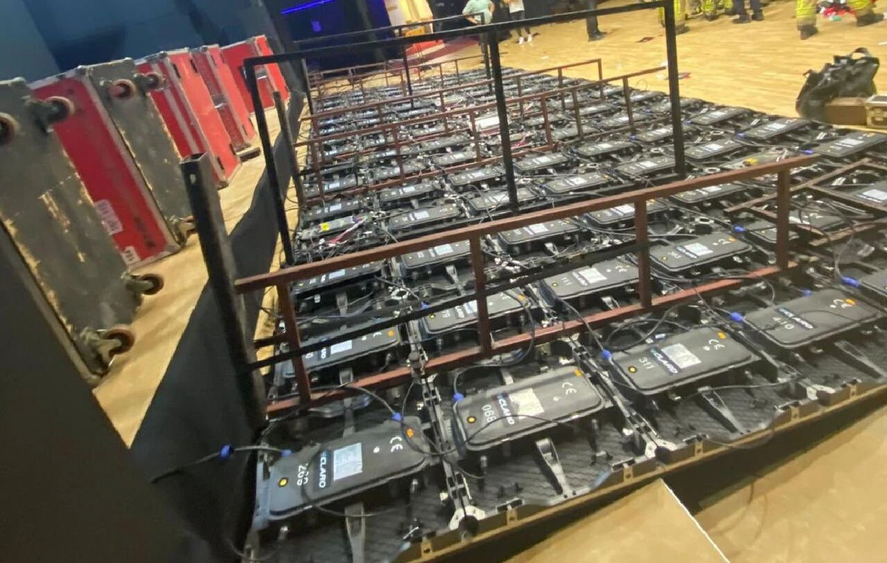 Cemal Reşit Rey Konser Salonu'nda dehşet! İnsanların üzerine devrildi, yaralılar var