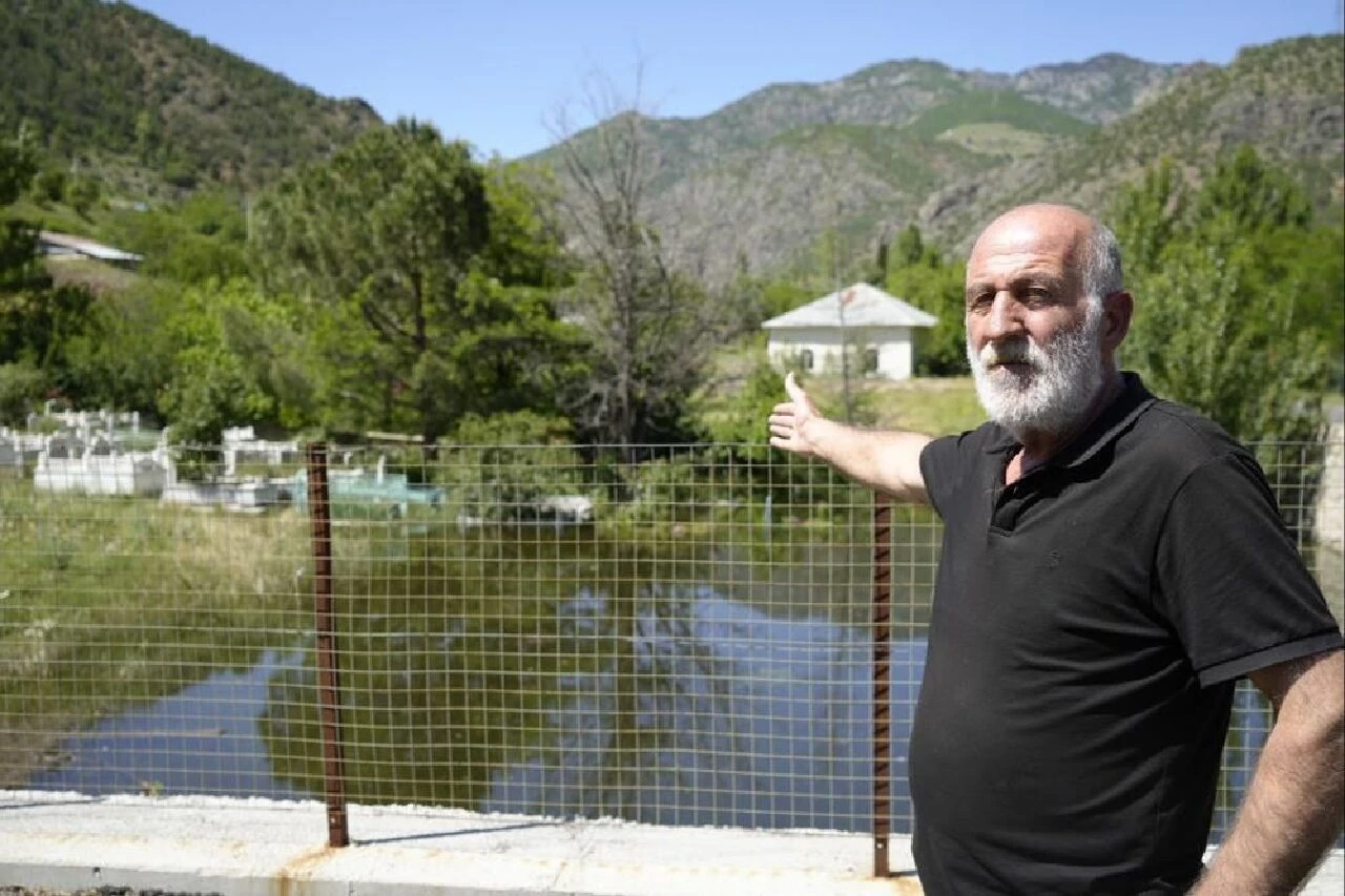 Gümüşhane'de şaşkına çeviren olay! Mahalleli 'ölülerimiz sular altında kalıyor' diye isyan etti - 1. Resim