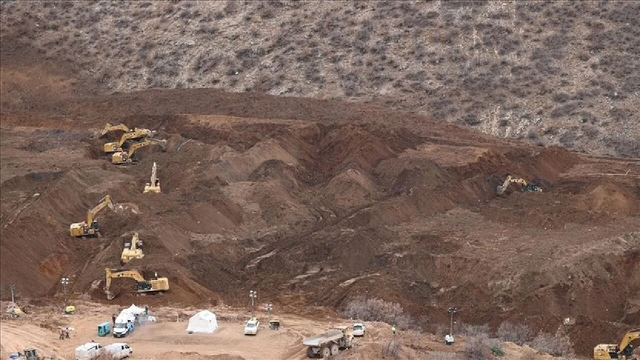 İliç'te toprak altında kalan 2 işçinin daha cansız bedenine ulaşıldı ve toplam rakam 7 oldu