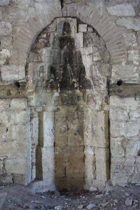 Osmanlı Döneminden kalma 5 buçuk asırlık cami yok oluyor! Minber kısmında ateş yakılmış - 2. Resim