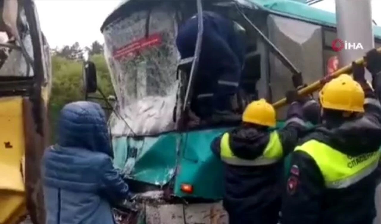 Tramvayın freni boşaldı yolcular yola savruldu: Ölü ve çok sayıda yaralı var - 2. Resim