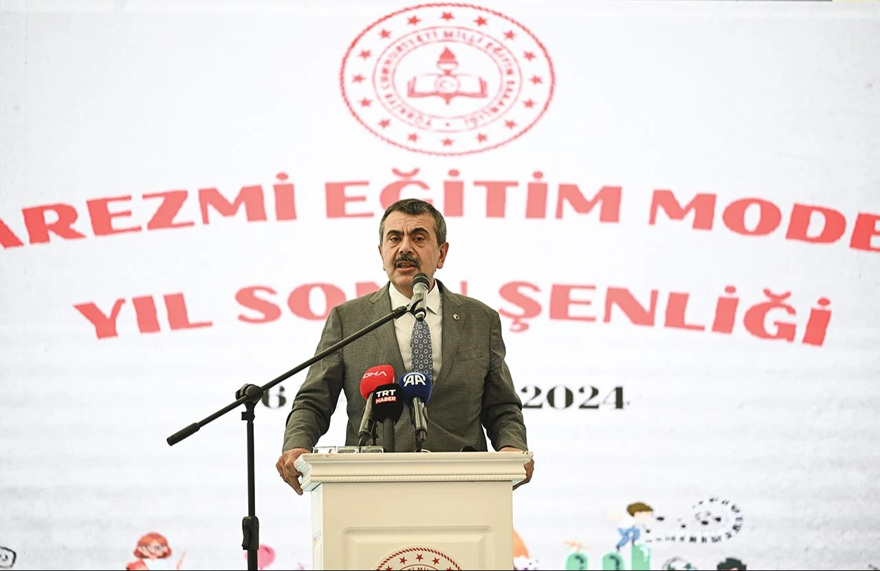 Yusuf Tekin müfredatı neden değiştirdiklerini açıkladı - 1. Resim