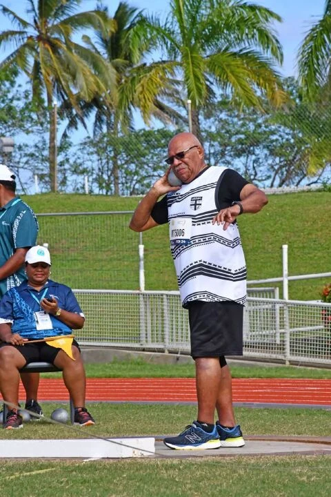 75'lik gülleci başkan gençlere taş çıkarıyor! Madalyayı kaptı - 1. Resim