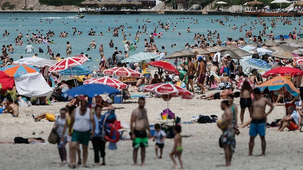 Çeşme'de yaz öncesi Bayram sezonu açıldı! 9 günlük tatil fırsatı esnafa yaradı