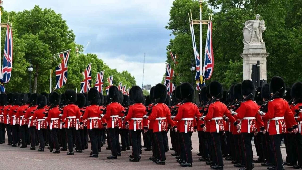 İngiltere'de Kraliyet Ailesi'nin etkisi! Kral Charles'in doğum günü olan 15 Haziran Resmi tatil ilan edildi - 1. Resim