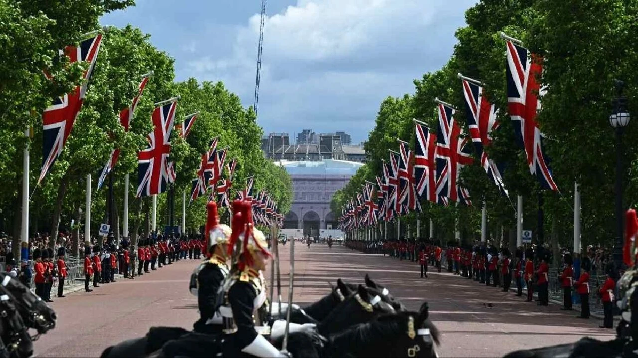 İngiltere'de Kraliyet Ailesi'nin etkisi! Kral Charles'in doğum günü olan 15 Haziran Resmi tatil ilan edildi - 3. Resim