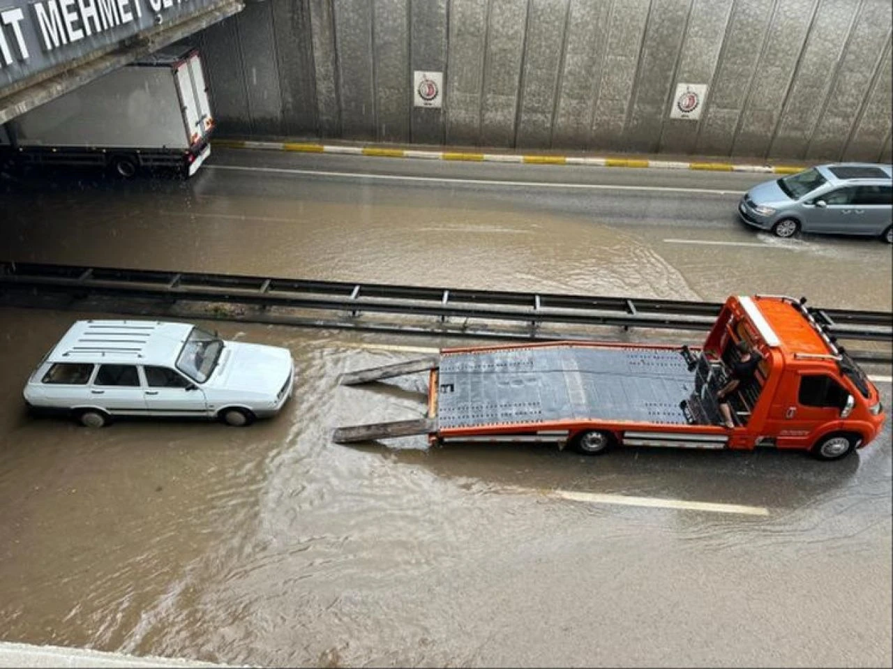 Türkiye'yi sel aldı! Onlarca araç sular altında hayat felç oldu - 5. Resim