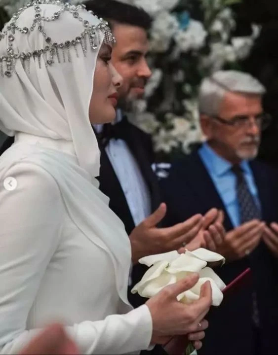 Gamze Özçelik'in eşi Reshad Strik'ten dikkat çeken paylaşım! Cevapsız kalmadı - 2. Resim