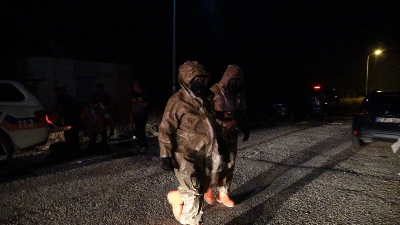 Kimyasal tarım ürünleri yandı sızıntı sebebiyle yürekler ağza geldi - 2. Resim