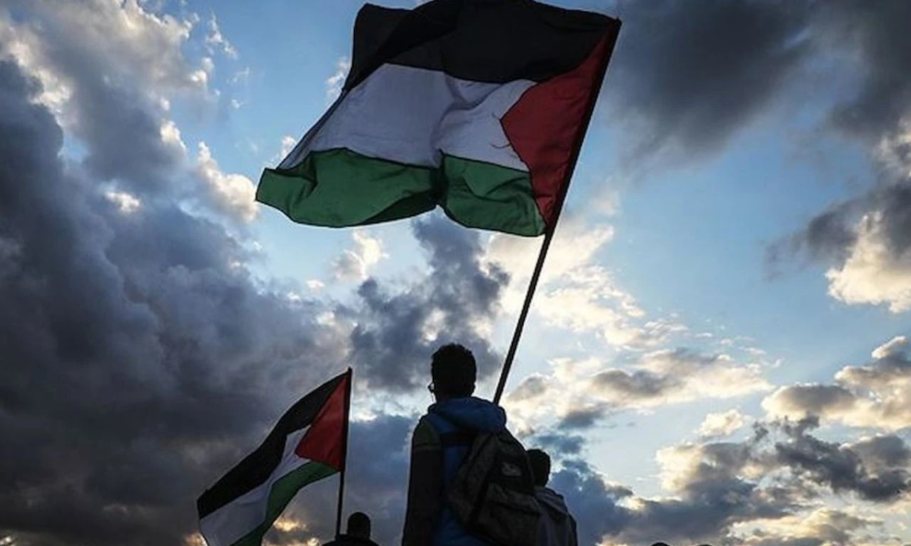 Okan Bayülgen’den sanatçılara çağrı: Filistin konusunda birleşelim