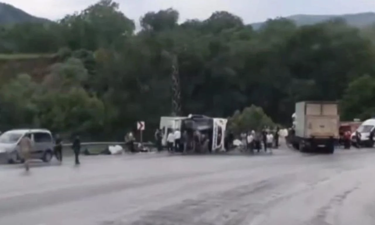 Oradan oraya savruldular! Van'daki feci kazanın görüntüleri ortaya çıktı