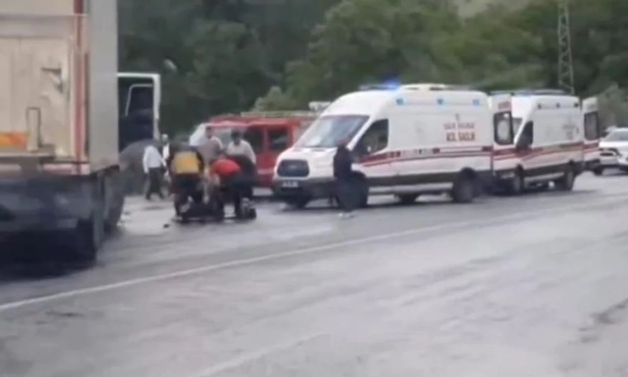 Oradan oraya savruldular! Van'daki feci kazanın görüntüleri ortaya çıktı