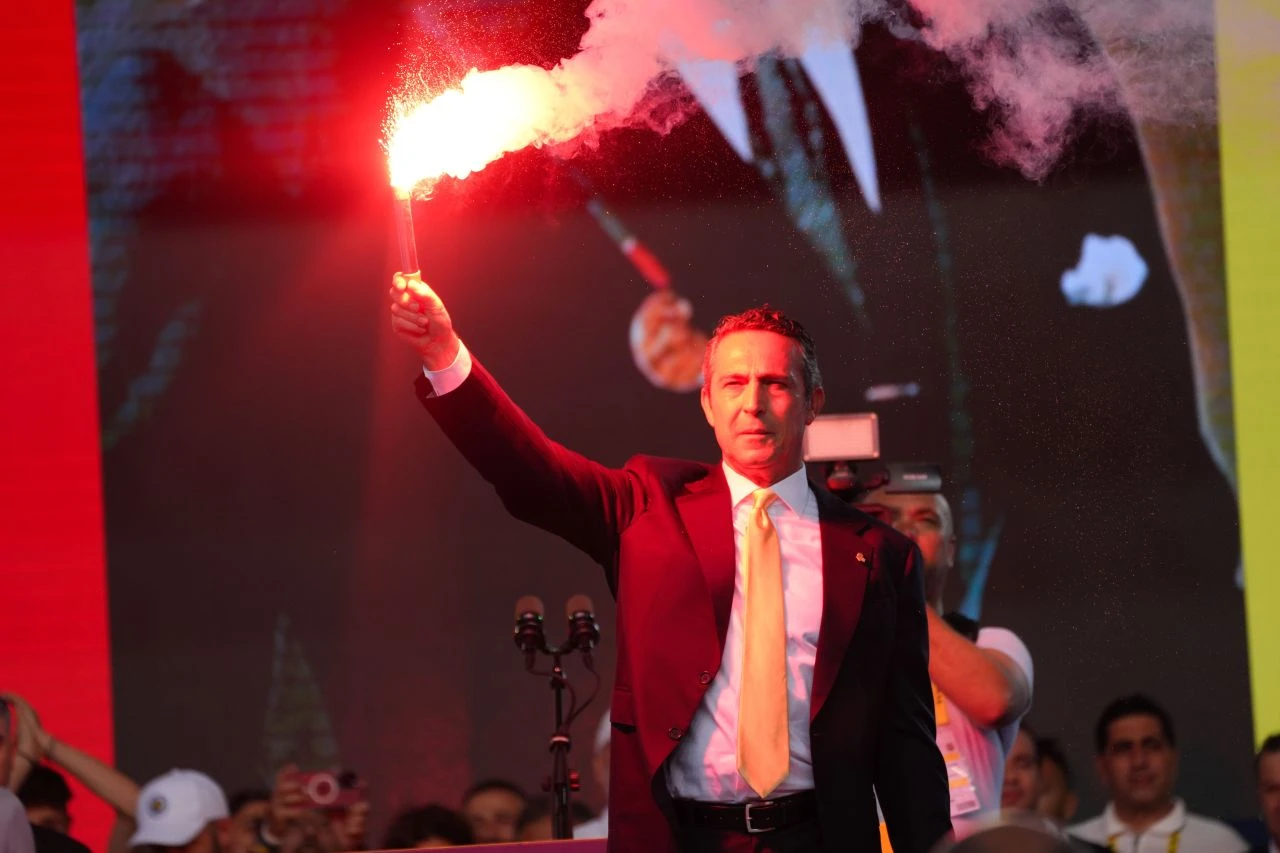 Fazıl Say'dan Ali Koç'a 'Tatlıses' hatırlatması ve 'Felsefe' göndermesi!