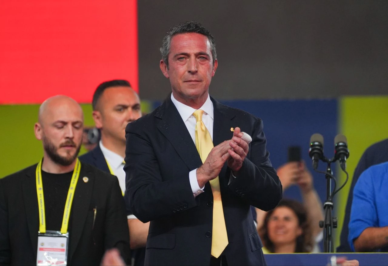 Fazıl Say'dan Ali Koç'a 'Tatlıses' hatırlatması ve 'Felsefe' göndermesi!