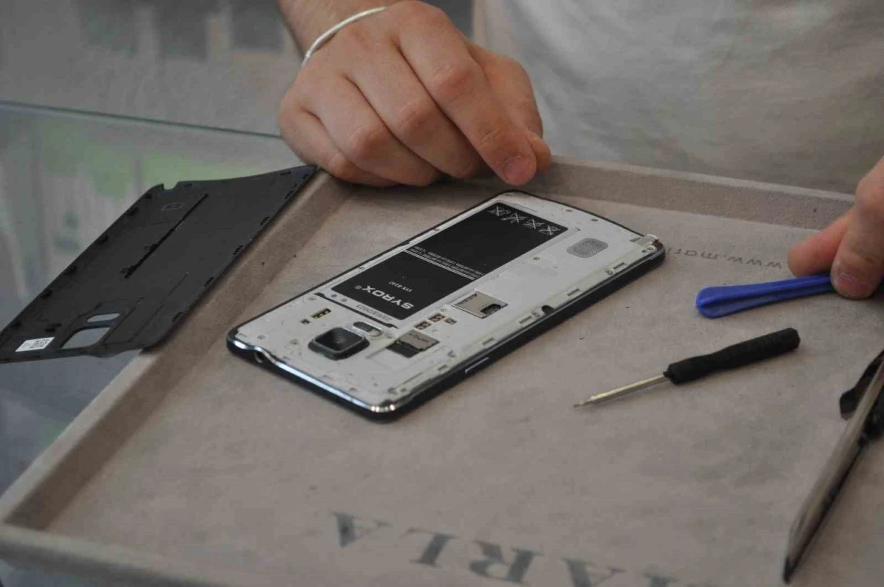 Kavurucu sıcaklarda telefonunuza dikkat edin! Uzmanından 'şarj' tavsiyesi