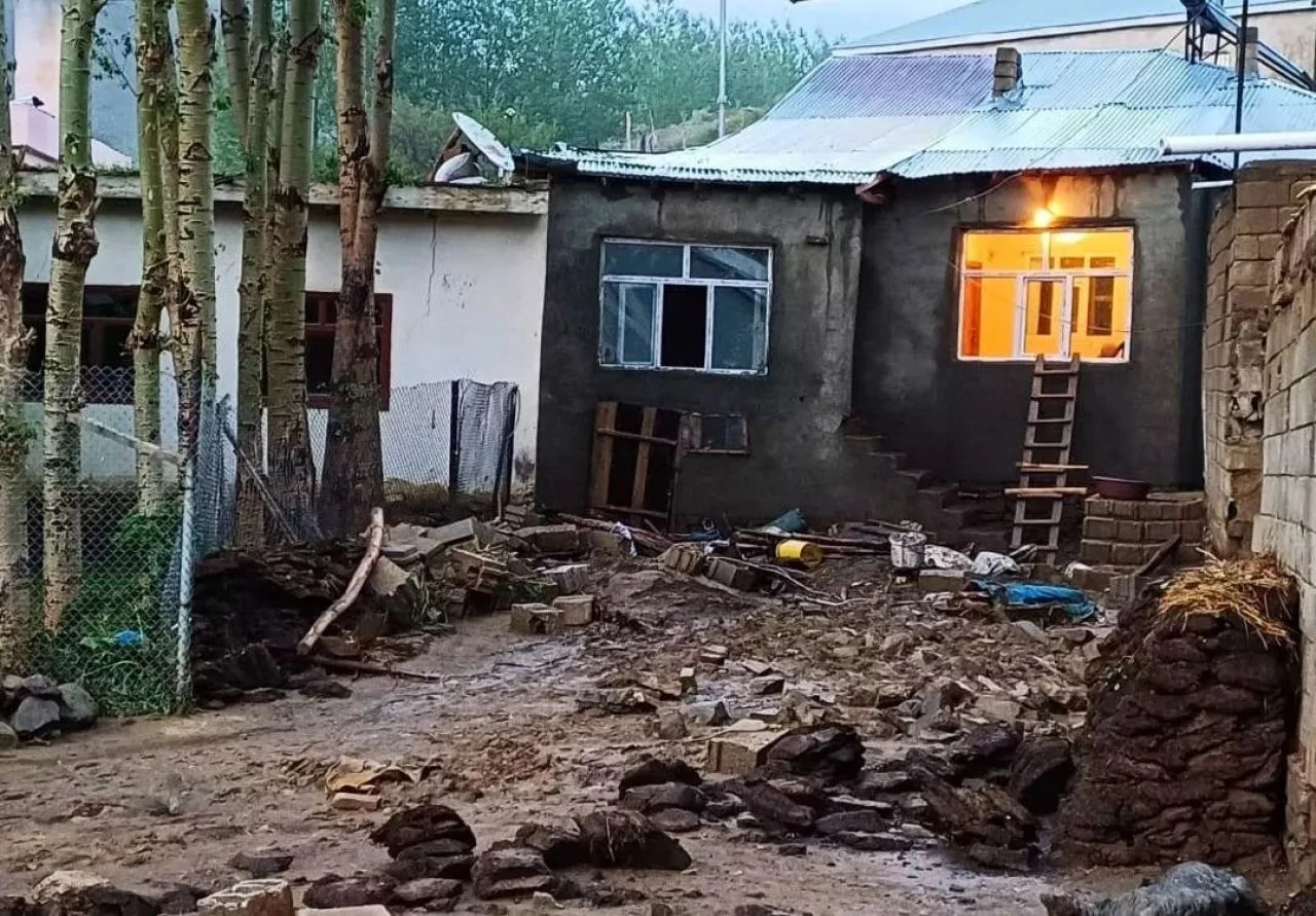 Van'da sel felaketi: Onlarca hayvan telef oldu 10 ev hasar gördü - 1. Resim