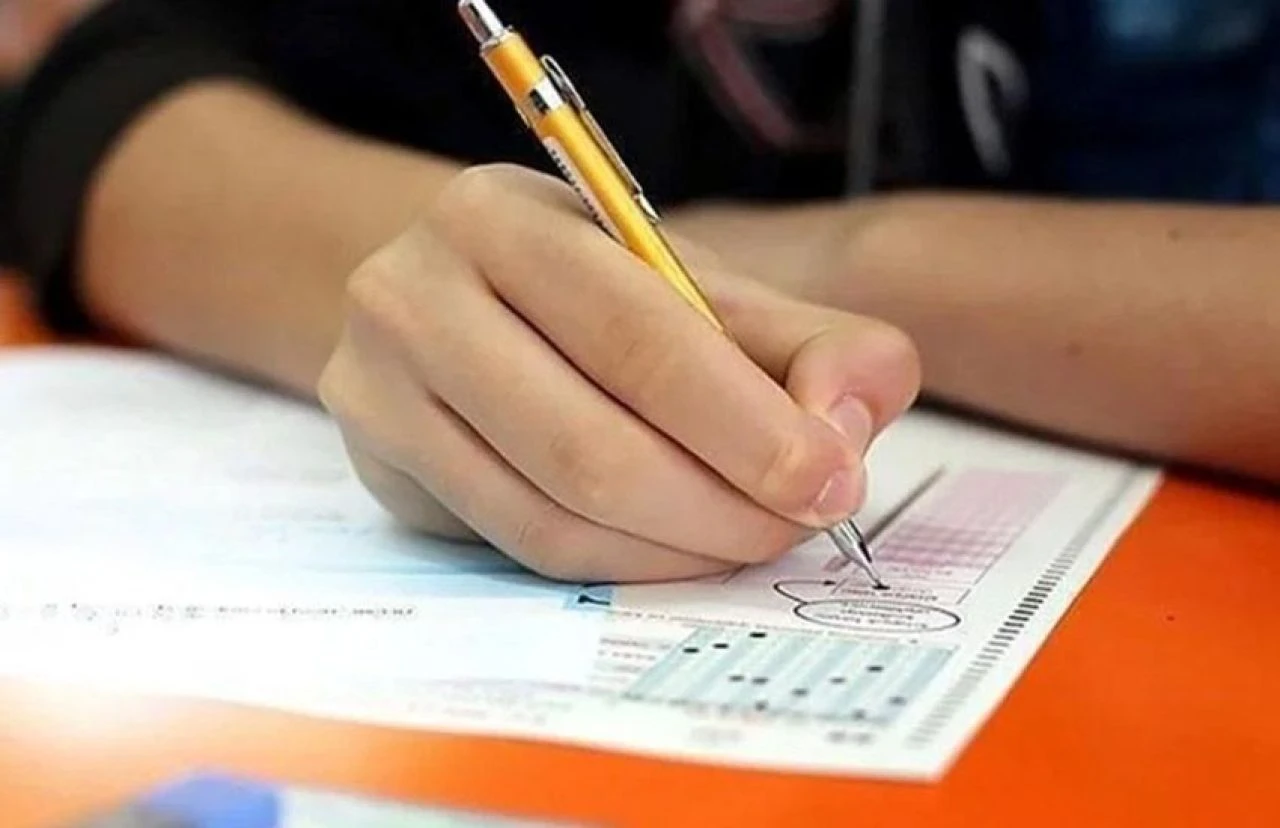 YKS'de ChatGPT oyunu tutmadı: Sınavda suçüstü yakalandı - 1. Resim