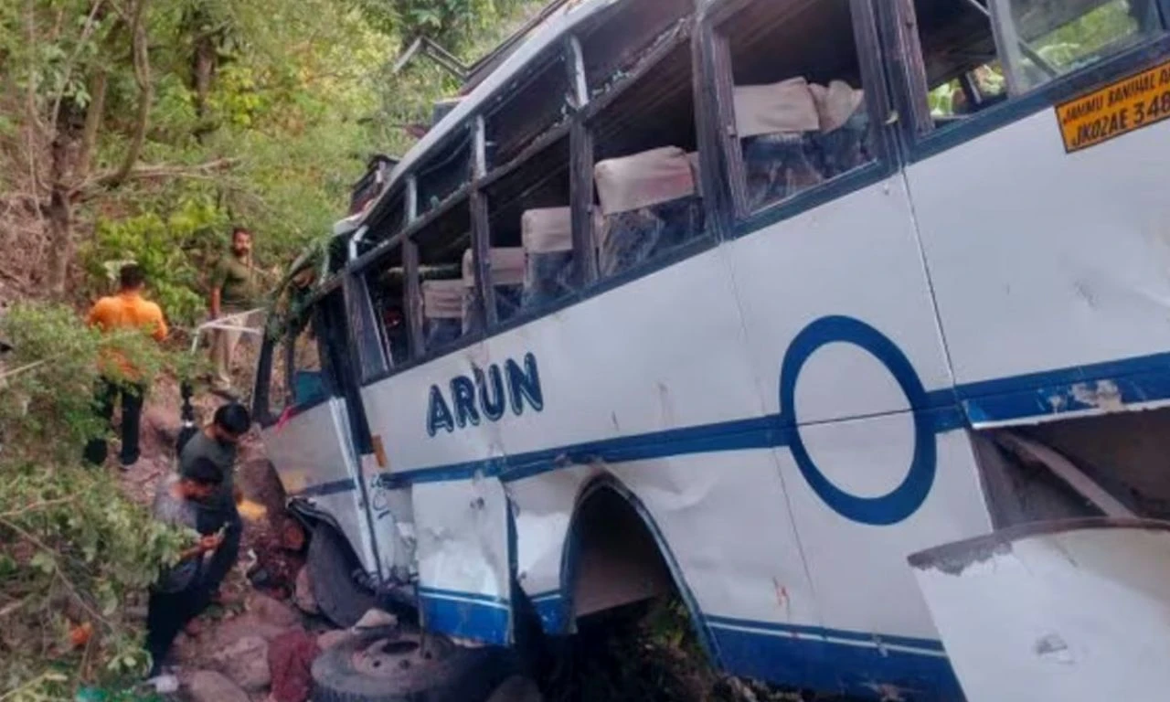 Yolcu otobüsüne terör saldırısı düzenlendi: Çok sayıda ölü ve yaralı var