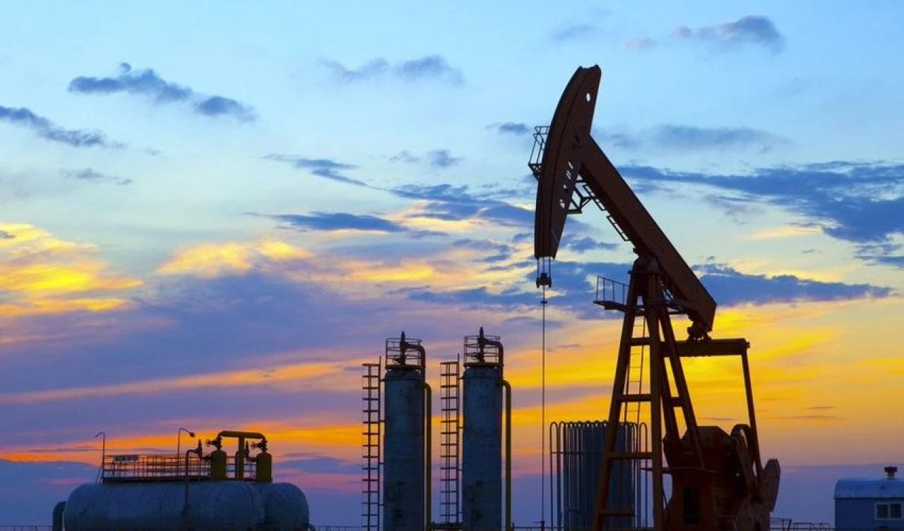 Akaryakıt fiyatlarını 3 kritik veri etkileyecek, brent petrol yüzde 2,5 yükseldi - 1. Resim