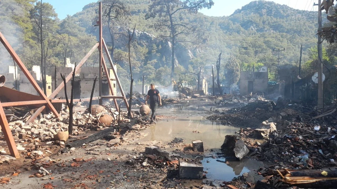 Antalya Olimpos'ta bulunan Kadir'in Ağaç Evleri'nde çıkan yangın söndürüldü! Son fotoğrafları içler acısı - 5. Resim
