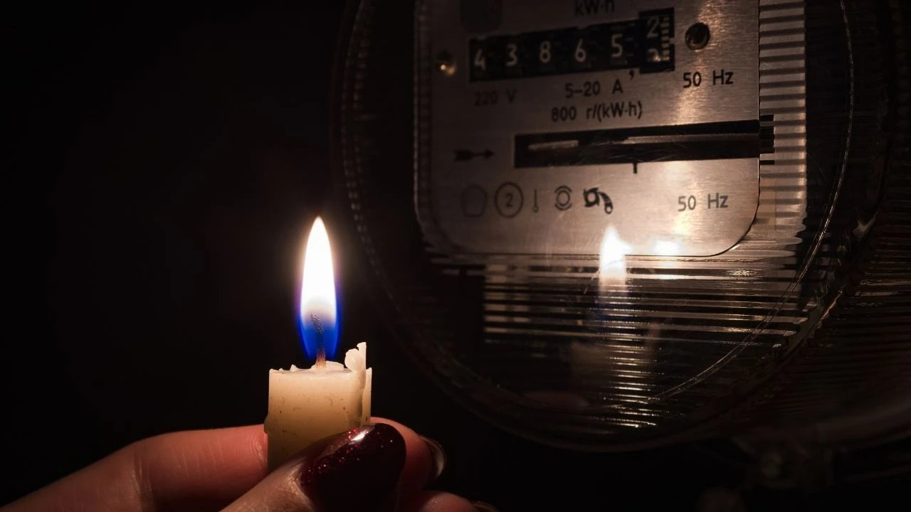 Antalya'nın Aksu, Demre, Döşemealtı ilçelerinde elektrik kesintisi 16.00'da bitecek