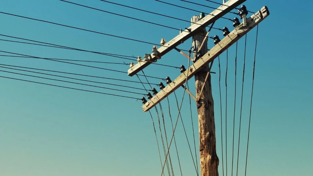 Antalya'nın Aksu, Demre, Döşemealtı ilçelerinde elektrik kesintisi 16.00'da bitecek