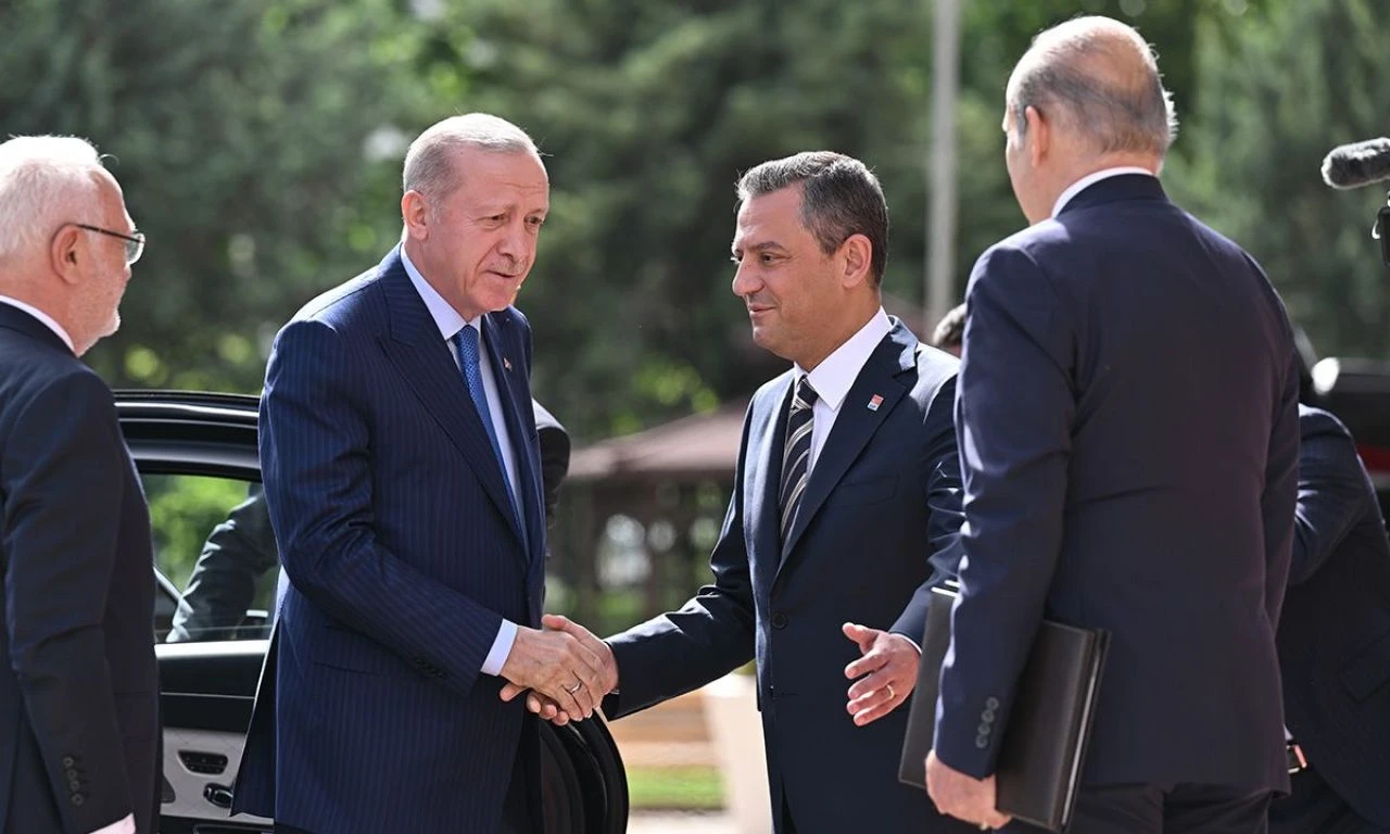 Cumhurbaşkanı Erdoğan'dan CHP'ye iadeiziyaret! 18 yıl sonra bir ilk... - 2. Resim