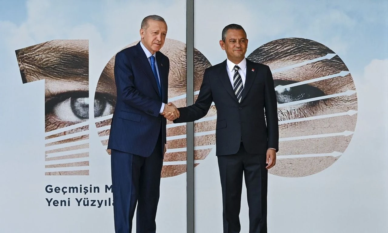 Cumhurbaşkanı Erdoğan'dan CHP'ye iadeiziyaret! 18 yıl sonra bir ilk... - 1. Resim