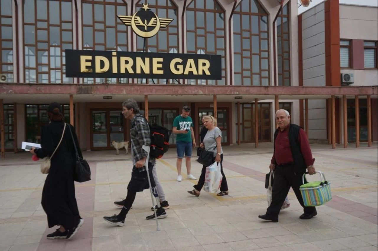 Gurbetçiler yurda akın ediyor! Türk bayrağını görünce tüylerim diken diken oldu!