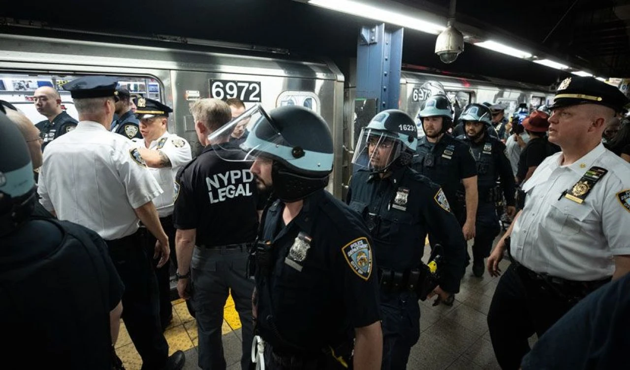 New York, Gazze için ayakta! Protestocular Filistin'e destek için yeri göğü inletti, polis müdahale etti