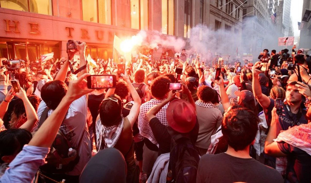 New York, Gazze için ayakta! Protestocular Filistin'e destek için yeri göğü inletti, polis müdahale etti