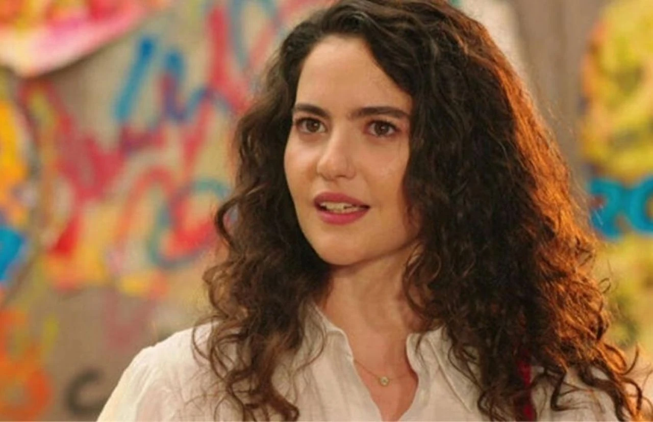 Oyuncu Ezgi Şenler etkinlikte bayıldı! Görüntüsü herkesi korkuttu - 1. Resim