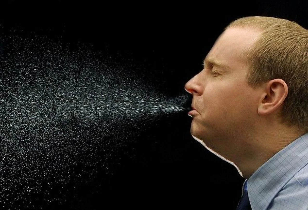 Yemek yerken hapşırmasıyla başına gelen şoke etti! Acil müdahale edildi