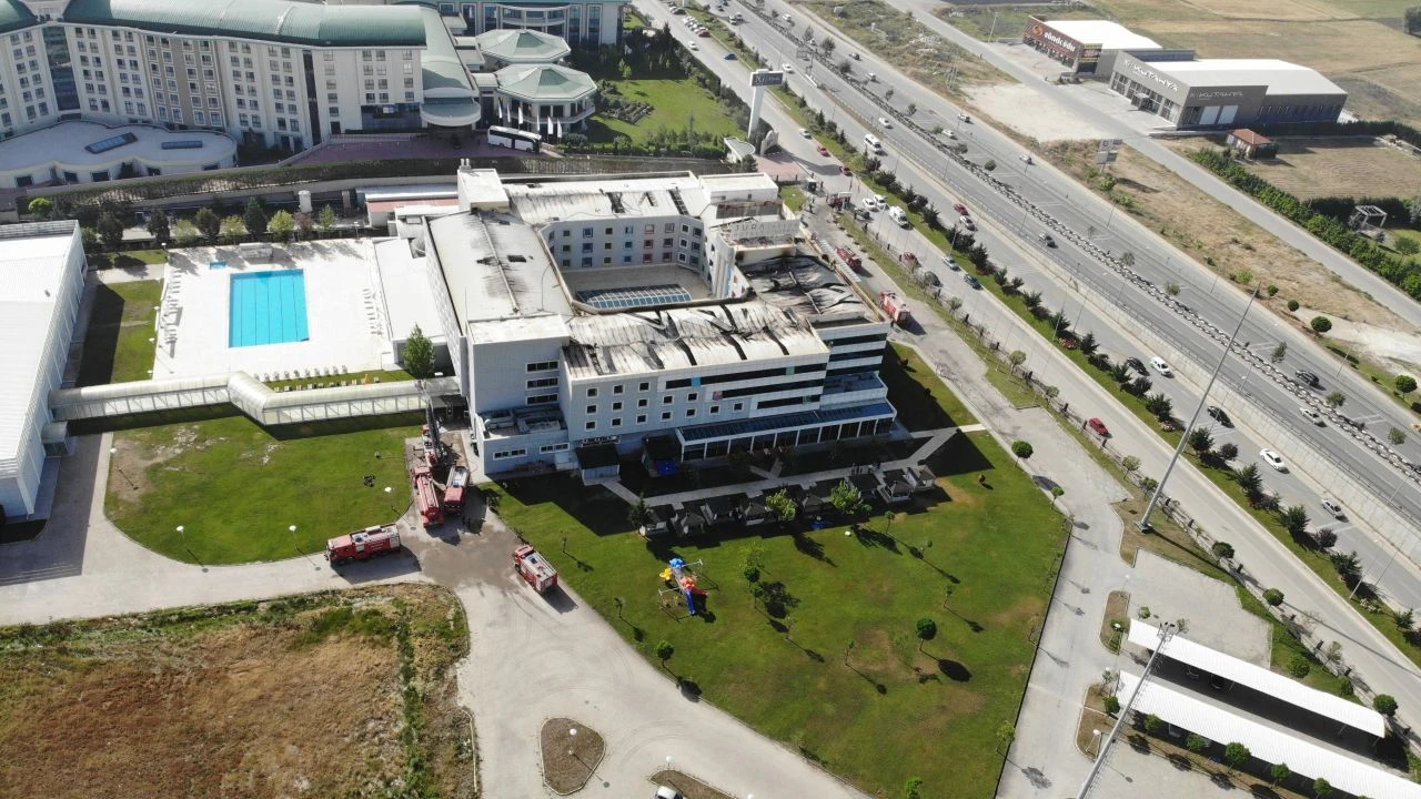 Afyonkarahisar'da 5 yıldızlı otelde yangın! - 1. Resim