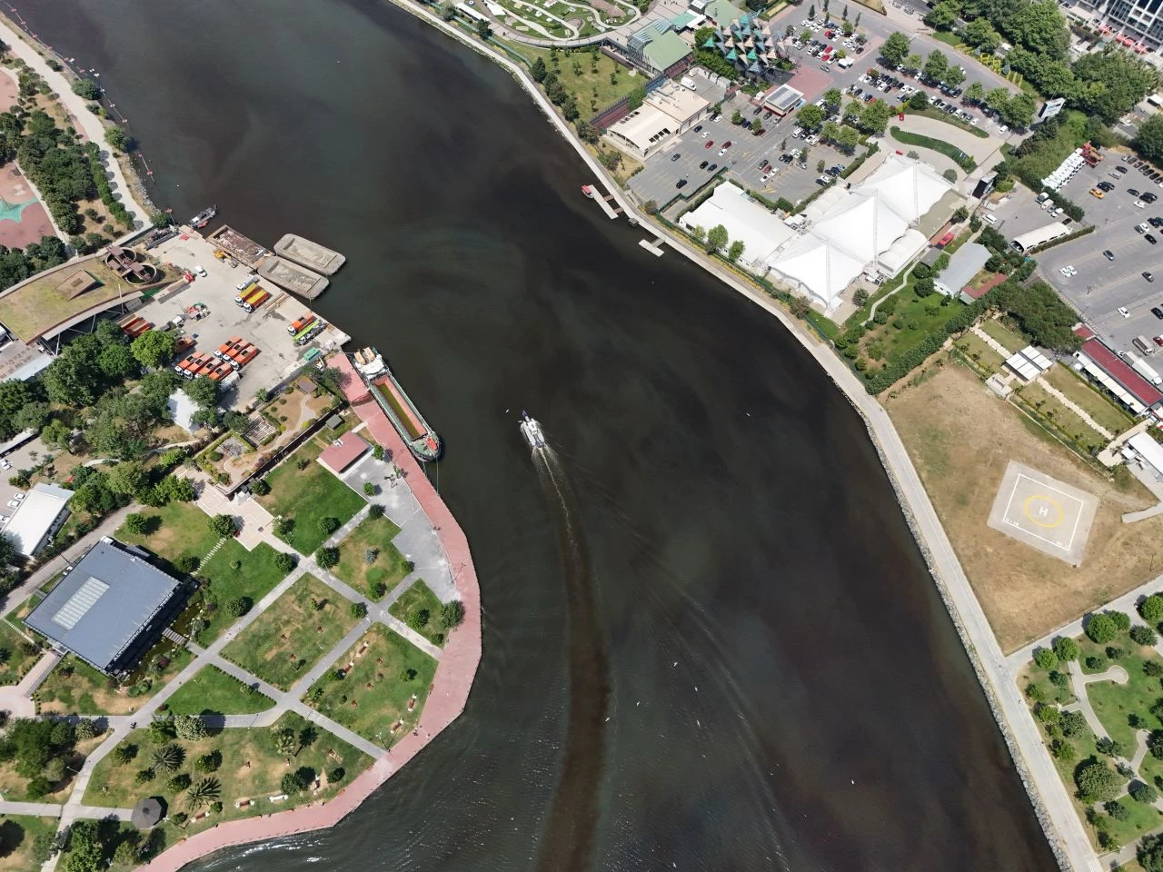 Altınboynuz siyaha büründü... Haliç tehdit altında! - 1. Resim